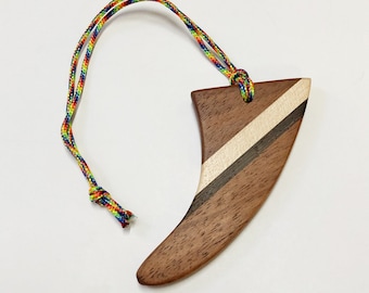 Adorno navideño de aleta de surf de koa hecho a mano: madera hawaiana
