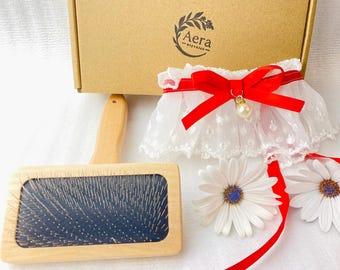 Bufanda roja de encaje para mascotas, cepillo de madera para el aseo, accesorios para perros y gatos