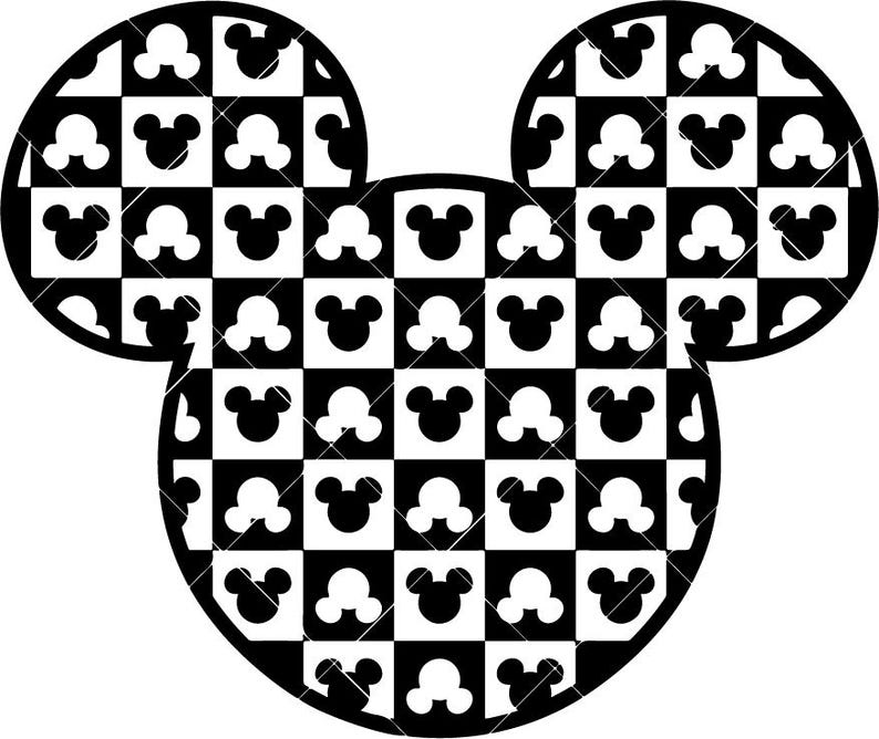 Op de afbeelding: Zwart-wit afbeelding van Mickey Mouses hoofd en oren. Het ontwerp is gevuld met een dambordpatroon van zwarte en witte vierkanten, elk met een Mickey Mouse-silhouet. De omtrek van het hoofd en de oren is effen zwart.