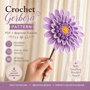 Op de afbeelding: Een gehaakt gerbera-madeliefjespatroon met de tekst "Crochet Gerbera Pattern" en "PDF + Beginner Tutorial". De bloem is paars met een gele kern en een bruine stengel. De afbeelding bevat de tekst "Beginner Friendly", "Step-by-Step Photos" en "Detailed Instructions".
