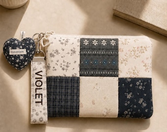 Estuche de patchwork vintage hecho a mano, etiqueta personalizada con nombre, dije de corazón para bolso, organizador de maquillaje, estuche de viaje, accesorio para profesor, recuerdo de dama de honor