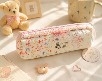 Estuche para lápices floral hecho a mano con cremallera, estuche para bolígrafos con forma de oso de encaje, organizador de escritorio, regalo para profesores universitarios, accesorio de oficina, regalo de regreso a clases