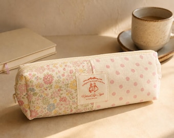 Estuche para bolígrafos floral hecho a mano / Neceser de patchwork / Material de oficina / Regalo para profesores / Vuelta al cole / Organizador de escritorio / Estuche acolchado para bolígrafos