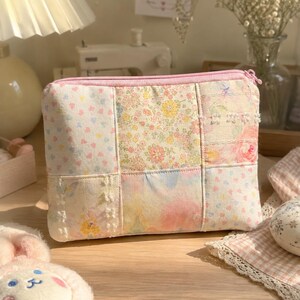 Handmade Patchwork Zipper Pouch, Floral Cosmetic Bag, Travel Organizer, Gift for her