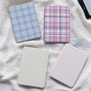 Minimalistyczne etui w kratkę na Kindle'a, spersonalizowana okładka Kindle Kobo, etui Kindle Paperwhite 12./11., magnetyczny pokrowiec na Kindle 360, prezent dla moli książkowych