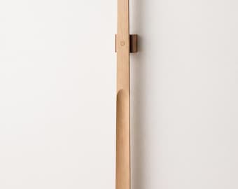 Calzador de madera con mango largo, 50 cm, con soporte magnético para pared, madera natural, ideal para decorar la entrada.