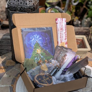 Handmade Witchcraft Gift Box | Beginner Witch Altar Kit | Elements Ritual Set | Pagan, Spiritual Gift