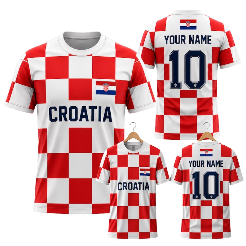 Może przedstawiać: Zestaw koszulek piłkarskich reprezentacji Chorwacji. Koszulki są w czerwono-białą kratę z chorwacką flagą i napisem "CROATIA" z przodu. Jedna koszulka ma napis "YOUR NAME" i numer "10" z tyłu.