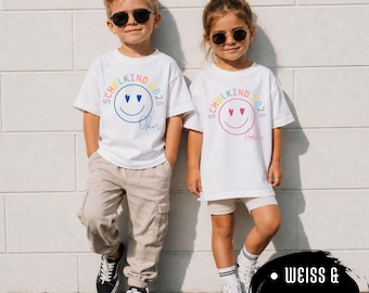 Geschenk Schulanfang 2026, personalisierbares T-Shirt für Schulkinder mit Namen & Smiley,  Schulanfang Shirt Mädchen Jungen, Einschulung