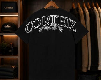 大胆なバックプリントが施されたブラックグラフィックTシャツ｜プレミアムコットンストリートウェアTシャツ｜ユニセックスアーバンファッショントップス