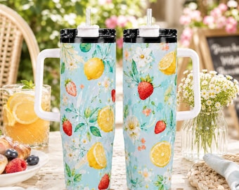 Tazza termica con motivo fragola e limone, tazza estiva con stampa floreale, tazza da viaggio con agrumi e frutti di bosco acquerellati, ideale come regalo per picnic in spiaggia.