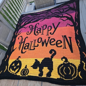 Glückliches Halloween-Mosaik häkeln afghanischer Muster, gruseliger Kürbisbaumentwurf schwarze Katze