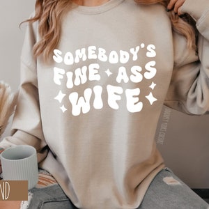 Somebody&#39;s Fine Ass Wife Women&#39;s Sweatshirt Unisex | Cute Retro Crewneck Pullover
