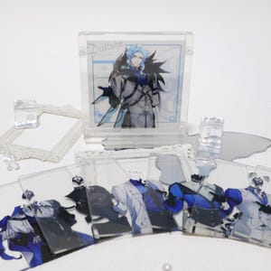 Limited edition Dottore doctor-themed costume, made of acrylic material and equipped with a display stand. A total of nine sets of clothes.