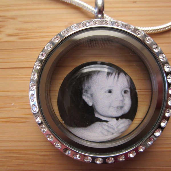 Custom photo floating locket charm 18 mm resin dome mother's day gift, newlyweds, rembrance jewelry, pet photo, children's artwork, photo