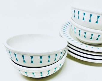 Pyrex Butterprint Large Cinderella Style Bowl Turquoise and Pyrex Butterprint Large Cinderella Style Bowl Turquoise and