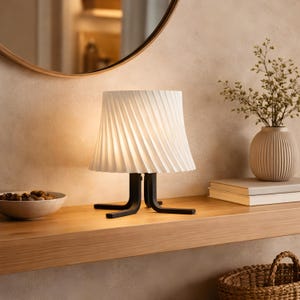 Minimalist table lamp | Modern design lamp | Scandinavian lamp | E14 bedside lamp | Ambient light | Nordform Black