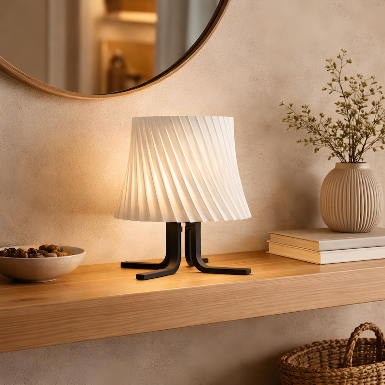 Minimalist table lamp | Modern design lamp | Scandinavian lamp | E14 bedside lamp | Ambient light | Nordform Black