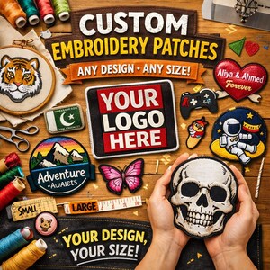 Könnte beinhalten: Eine Auswahl an individuellen Stick-Patches mit verschiedenen Designs, darunter ein Tiger, ein Totenkopf, ein Schmetterling und eine Berglandschaft. Auf der Holzoberfläche steht "Custom Embroidery Patches" und "Your Design, Your Size!"