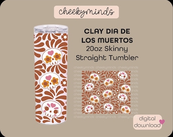 Op de afbeelding: Een 20oz (ongeveer 590ml) slanke, rechte tumbler met een Dia de los Muertos-ontwerp. De tumbler heeft witte suikerschedels met roze harten en oranje bloemen, tegen een bruin bloemenpatroon. De tekst "CLAY DIA DE LOS MUERTOS" is zichtbaar.