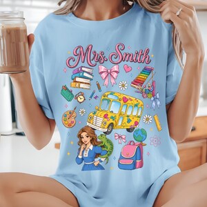 T-shirt met gepersonaliseerde naam voor leerkrachten, Magic School Bus-shirt, cadeau met boekpersonage voor STEM-leerkrachten
