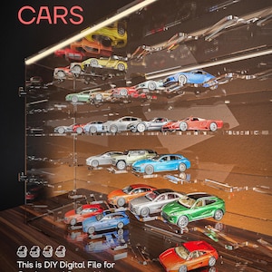 Könnte beinhalten: Eine transparente, mehrstöckige Vitrine für 42 Autos mit verschiedenen Miniatur-Spielzeugfahrzeugen auf den Regalen. Text: 42 CARS. This is DIY Digital File for Cutting and Assembly – CDR, AI, DWG, 3ds Max Files + PDF Instructions included.