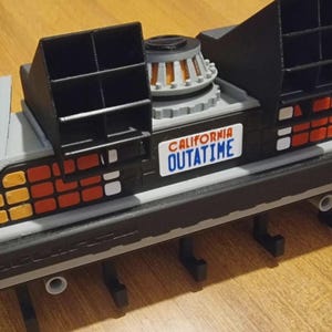 Back to the Future Key Hanger • Movie Key Holder • Retro Wall Decor • PLA 3D Printed Key Hook • Gift for Movie Fans