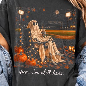 Still Here Skeleton Fall Funny Ballfield Dark Shirt Only Baseball Softball Mama Style, Travel Baseball Softball Tournament,Halloween Ghost