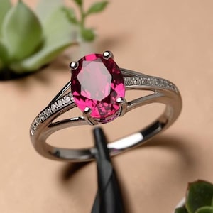 Bague ovale rubis créée en laboratoire, bijoux à tige fendue en argent sterling 925, bague accent pavée, cadeau de pierre de naissance de juillet pour elle