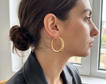 マット仕上げのチャンキーな14Kゴールドフープピアス：低アレルギー性つや消しシルバーの太いチューブ