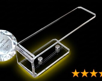 Soporte en forma de U de acrílico transparente personalizado con gancho de soporte y borde delantero alto para instalación en pared.