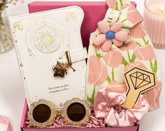 Caja de regalo de cumpleaños personalizada para mujeres, set de regalo con diario del zodíaco personalizado, regalo de autocuidado, bolso de tela floral, regalo para ella.