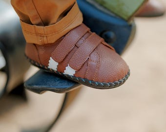 Barefoot Leather Sneakers for First Walkers – Wide Toebox, Flexible Sole, Natural Leather