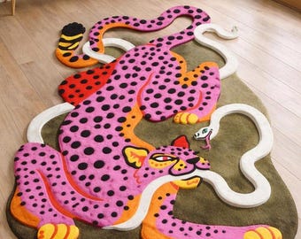 Handmade Pink Leopard Tufted Rug: Artistic Animal Shape Statement Carpet