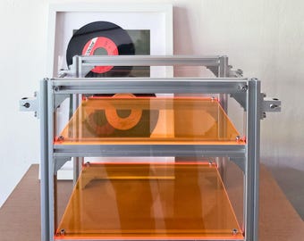 Kleines Regal für Kaffee-Ecke / Aluminiumprofil und Acrylplatte / Moderner industrieller Stil