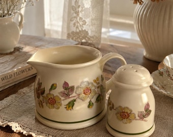 Zestaw do spieniania mleka i soli M&S Autumn Leaves, wykonany w Anglii z ceramiki w kwiaty