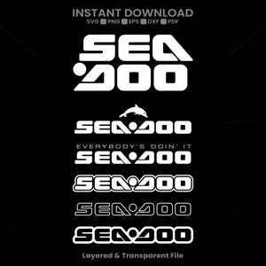 Könnte beinhalten: Ein digitales Grafikdateiset mit dem weißen Sea-Doo-Logo in verschiedenen Stilen auf schwarzem Hintergrund. Der Text enthält das Wort Sea-Doo, ein Delfinsymbol und den Schriftzug Everybody's Doin' It, dargestellt in mehreren Formaten.