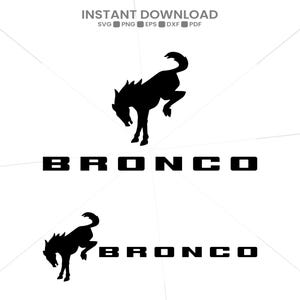 Peut inclure: Une silhouette noire d'un cheval cabré au-dessus du texte BRONCO dans une police grasse sans empattement. En dessous, une version plus petite de la même silhouette de cheval apparaît à gauche du mot BRONCO. Le haut inclut le texte INSTANT DOWNLOAD SVG PNG EPS DXF PDF.