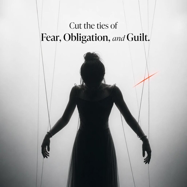K&ouml;nnte beinhalten: Silhouette einer Person in einem Kleid mit ausgestreckten Armen, die wie eine Marionette mit F&auml;den aussieht. Der Text "Cut the ties of Fear, Obligation, and Guilt" wird dar&uuml;ber angezeigt. Eine rote Linie kreuzt die F&auml;den.