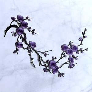 Stryklapp med lila och svart plommonblomma 1 st, broderiapplikation, klistermärke, gör-det-själv-material