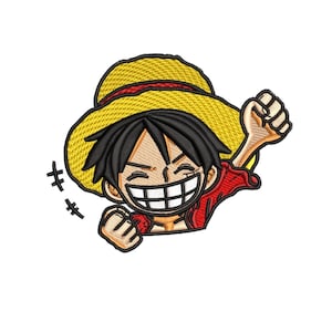 Può includere: Toppa ricamata raffigurante un personaggio dei cartoni animati sorridente con capelli neri, un cappello di paglia giallo e una camicia rossa. Il personaggio fa un pugno e ha due simboli giapponesi accanto.