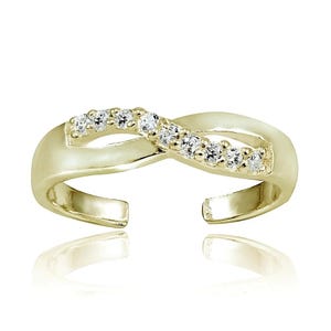 Anillo de dedo del pie con circonita cúbica y diseño infinito en tono dorado sobre plata de ley