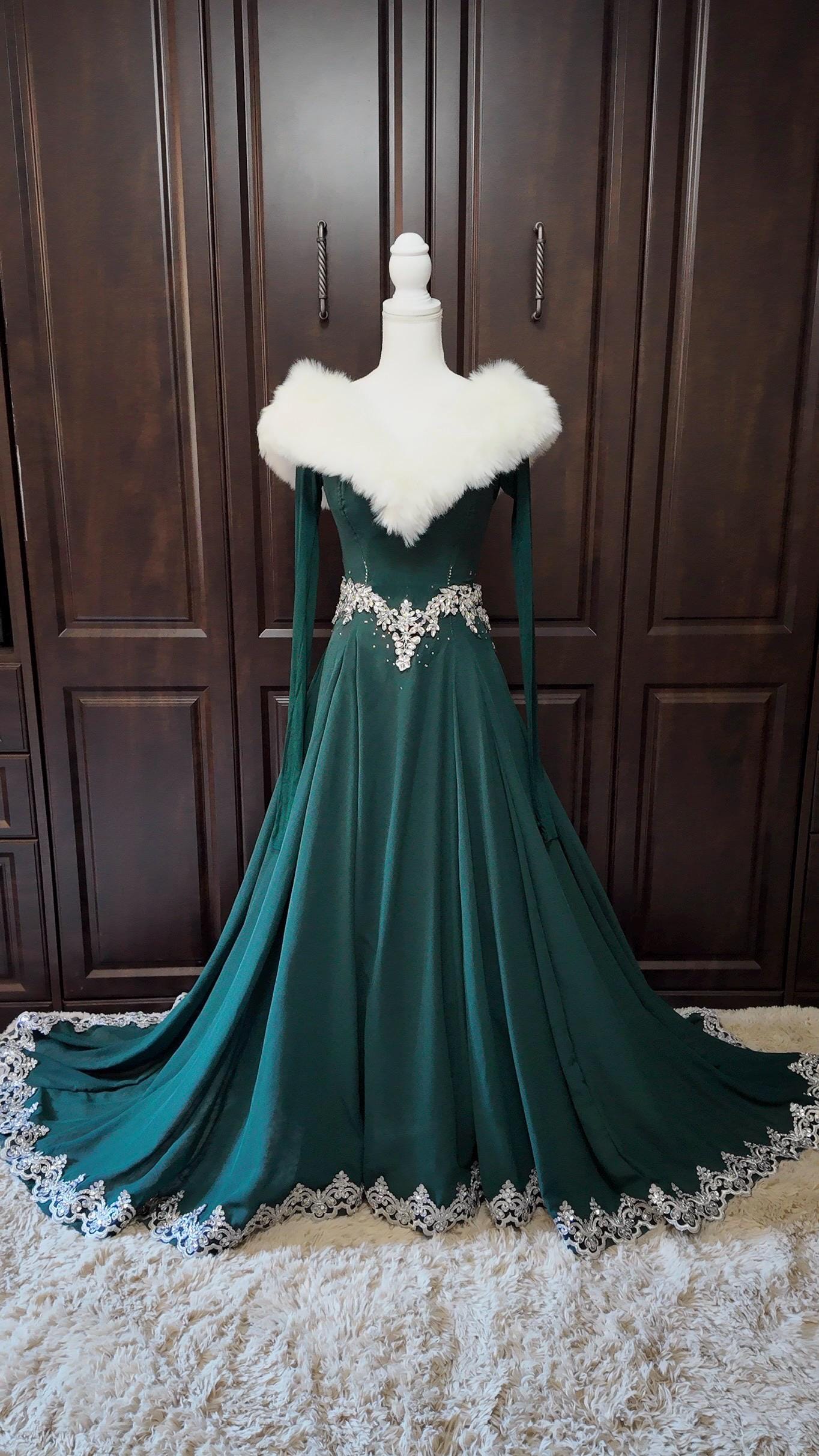 green emerald velvet dress La Femme Long Lace Prom Dress with Train