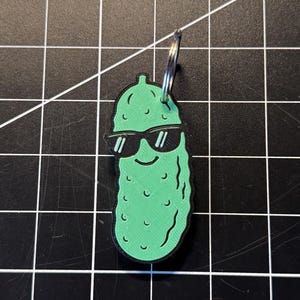 Sleutelhanger met 3D-geprinte augurkblikopener | Accessoire voor leuk drankje