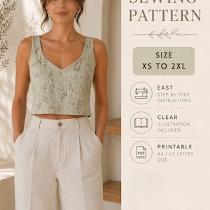 Könnte beinhalten: Eine Frau trägt ein Oberteil mit Blumenmuster und eine beige Hose. Das Bild enthält den Text "PDF SEWING PATTERN" und "SIZE XS TO 2XL". Zusätzlicher Text zeigt "EASY STEP BY STEP INSTRUCTIONS", "CLEAR ILLUSTRATION INCLUDED" und "PRINTABLE A4/US LETTER SIZE".
