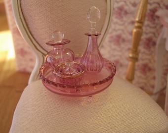 1:12 DOLLHOUSE DRESSING SET