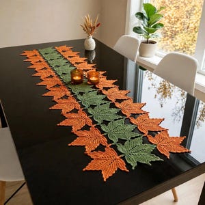 Häkelanleitung für einen Tischläufer mit Ahornblattmotiv, PDF-Download für herbstliche Tischdekoration zum Erntedankfest, rustikale Wohndeko für Anfänger