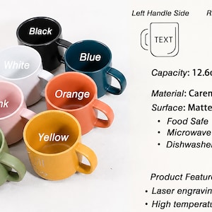 Op de afbeelding: Een set van zes keramische mokken in zwart, blauw, oranje, geel, roze en wit met een matte glazuurlaag. Elke mok heeft een inhoud van 360ml. Tekst geeft kenmerken aan zoals lasergravure en veiligheid voor voedsel, magnetron en vaatwasser.