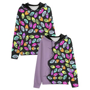 Könnte beinhalten: Zwei Kapuzenpullover mit einem sich wiederholenden Muster aus stilisierten Augen in leuchtenden Farben wie Pink, Gelb, Orange, Lila und Türkis. Ein Hoodie ist komplett gemustert auf schwarzem Grund, der andere hat eine hellviolette Seite.