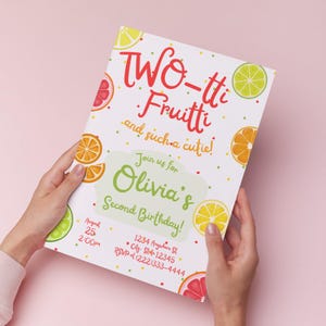 Invitación editable de cumpleaños con temática de frutas Two-tti Fruitti